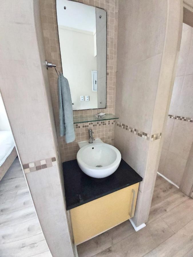 מרגייט Whale Rock, Modern Beachfront Apartment מראה חיצוני תמונה
